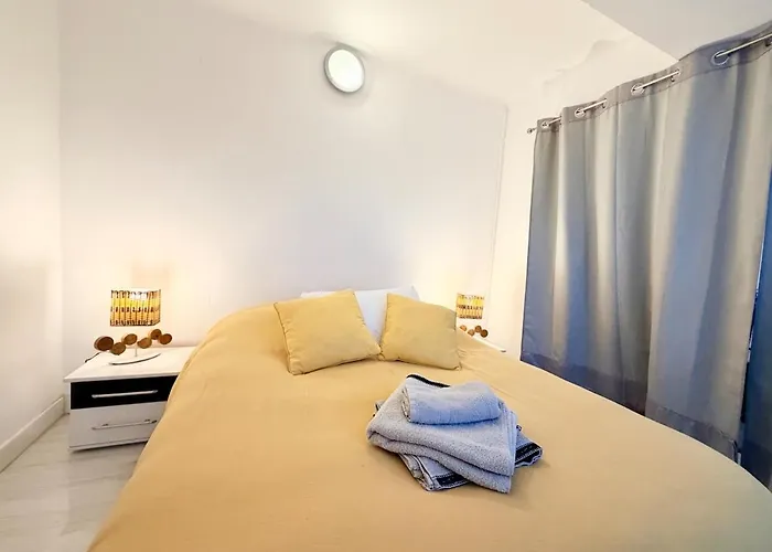 Aux Trois Ferries - Vue Port Calais