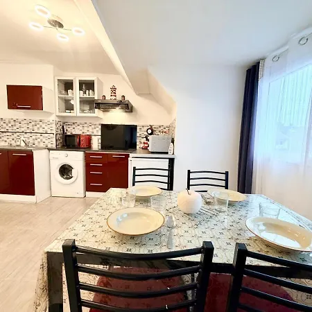 Aux Trois Ferries - Vue Port Apartment *
