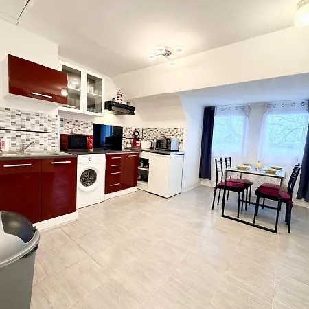 Aux Trois Ferries - Vue Port Apartment